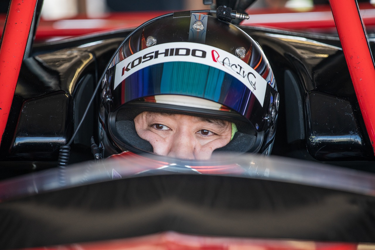 Koshido Racing 30℃に達する気温の中、熱い暑い予選が開始。